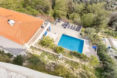 Image de Spacieuse Villa Niçoise au calme avec piscine