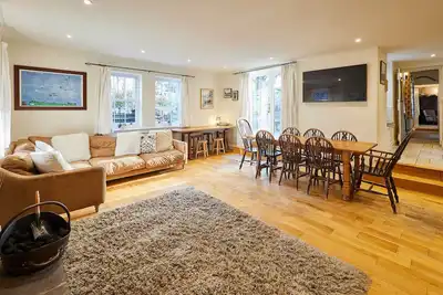 Host & Stay | Newton Cottage