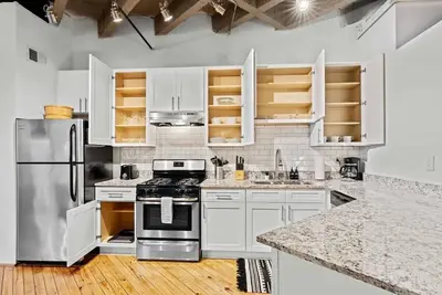 Image de Large Loft-Style 2-Bedroom in Central Midtown