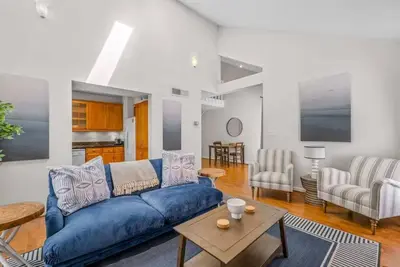 Image de Loft Style Condo in Midtown K