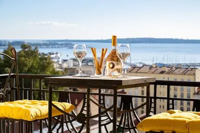 Image de Superbe T3 - 10 min Palais - Parking