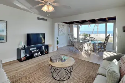Image de Pet-friendly Ormond Beach bungalow, newly updated and steps from the beach!
