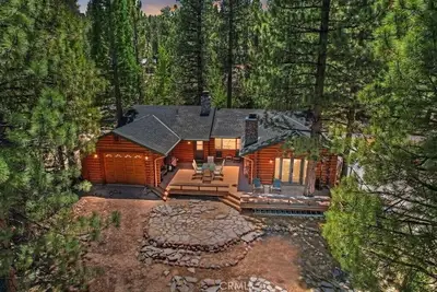 Image de Sunshine Lake Cabin - Lake Views | Hot Tub