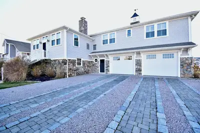 Benson - Walking Distance to the Beach!