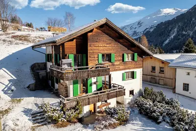 Image de A&Y luxury chalet with sauna & whirlpool, ideal for families & nature lovers in Davos