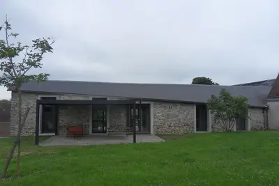 Image de Bâtiment rénové, tout confort, salle de jeux, bureau, familles, professionnels