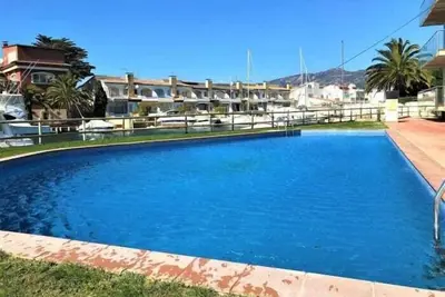 Image de Appartement à Roses avec vue sur le canal et piscine Av 52