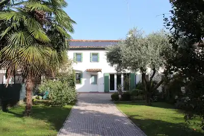 Image de Casalori, perfect for exploring the wonders of Veneto!