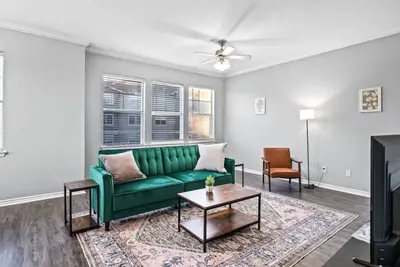 Image de Luxe New Unit | 2br, 2ba | Pool Access