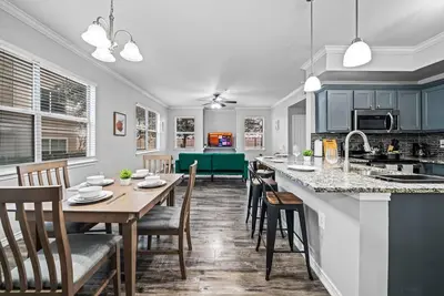Image de Chic Urban Getaway | 2br 1ba | Pool