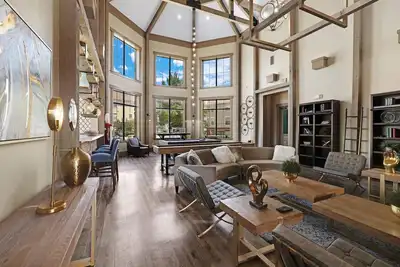 Image de Polished Stay | 2br, 2ba | Pool Access