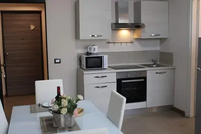 Five minutes from the train station, family-friendly apartment with ample space.