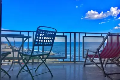 Image de Sea-View Retreat!