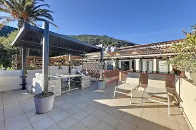 Image de Appartement avec terrasse classé 3 étoiles vue mer à Pramousquier