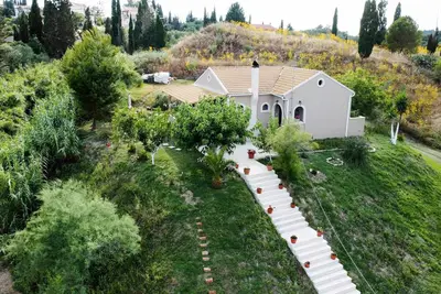 Image de Maison de campagne \"sur la colline\" avec terrasse privée, Wi-Fi et climatisation