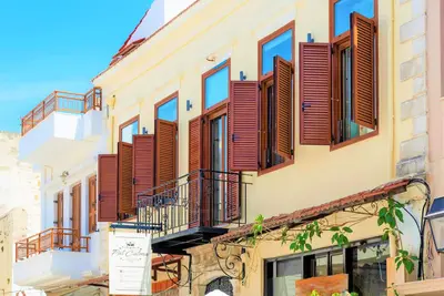 Image de Entire Historical Neoclassic Building in the ❤️ of Town-24/7 Concierge Services