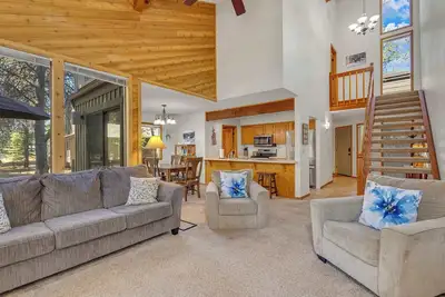 Updated condo, sleeps 6, close to everything