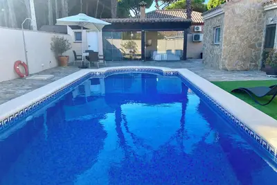 Image de Charming 3-bedroom house with Ac and WiFi in lovely Chiclana de la Frontera