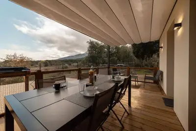 Image de Petite maison \"Côté Mer\" avec vue sur la montagne, Wi-Fi et climatisation