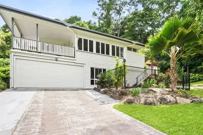 Image de Spacious 7-Bedroom Queenslander Retreat | Privacy, Comfort & Bushland Serenity