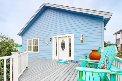 Image de Spacious house close to the water with patio, full kitchen, Bbq and washer/dryer