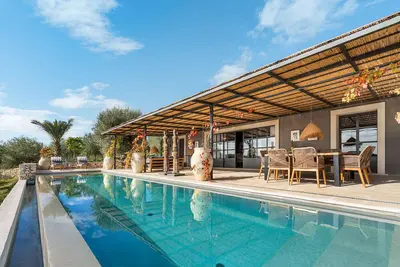 Beautiful villa with pool near Noto