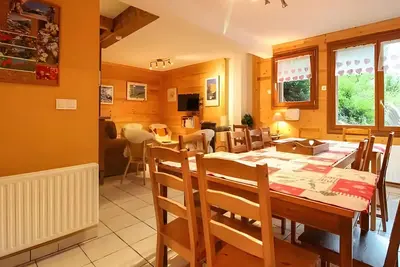 Image de Chalet 'Genepi - 14p' avec vue sur les montagnes, terrasse privée et Wi-Fi