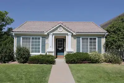 Image de Cozy 3bd, 1. 5 Bath Bungalow with Pergola Near Denver Airport