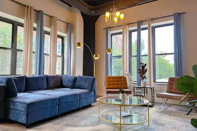 Image de Spacious and luxurious apartment / sleeps 10 and with optional parking
