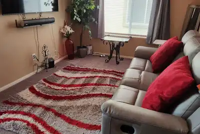 Image de Cozy 2 story 2-bedroom home w/dessert style backyard, in North Las Vegas