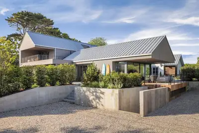 Image de Walk to the Ditch Plains Beach from this 5 bedroom Spacious Modern Surf House! !