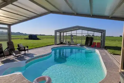 Image de Paradise Retreat. Peaceful escape on 50 acres of greenery, offering privacy.