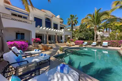 Image de Beautiful four bedroom, fully staffed beachfront villa near the O&O Palmilla