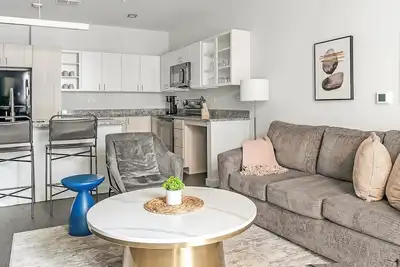 Image de Landing | Incredible 1bd, Clubhouse, Game Room