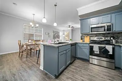 Image de Designer Space | 2 Beds  2 Baths | Pool
