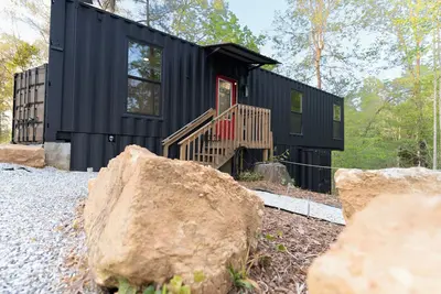 Image de Lion Den Container Cabin A – Walterfalls, Upstate Sc