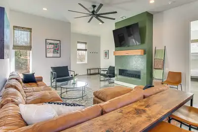 Image de Walk to Lake: Home w/ Game Room in Medicine Park!