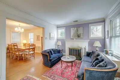 Image de 1 Mi to East Falls Station: Home w/ Office!