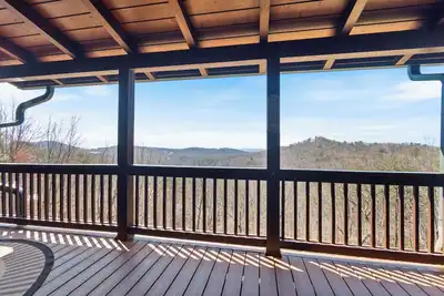 Image de New listing! 3 bedrooms, game room, gorgeous mountain view-close to everything!