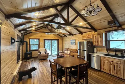 Image de Cozy mountain cabin walk to ski area!