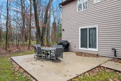 Image de Peaceful Retreat - Wooded Lot - Spacious and Comfy