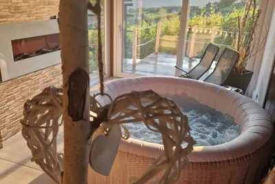 Charming Cottage between Vineyards with Jacuzzi, near Kolpa river
