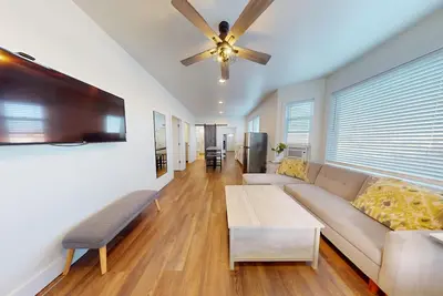 Image de Spacious 2-Bedroom, 2-Bath Apartment