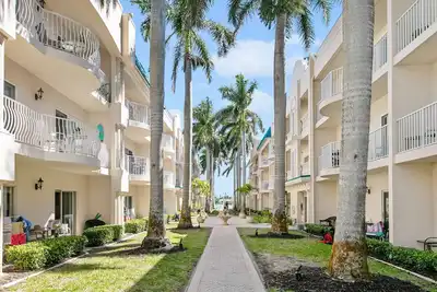 Image de 2-bedroom condo in Siesta Key with 2 pools, hot tub, 5 min walk to beach
