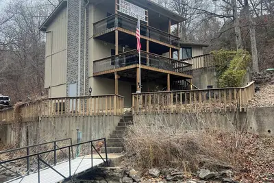 Image de Lakefront Escape at Lake of the Ozarks with Private Dock and Ski\/Pontoon Rentals