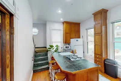 Image de Charming 3-bedroom farmhouse in lovely Kansas City with WiFi Park Front View