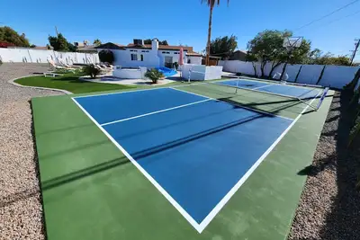 Image de Huge Yard, Private Pickleball, Pool, Games, 5 Bedrooms