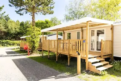 Image de Mobilheim Komfort 34m2 (3 Schlafzimmer) + Terrasse + Tv + Geschirrspüler 6 Personen