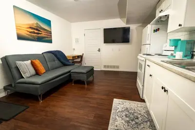 Image de Private Ground Level Suite with Full Kitchen