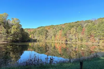 Image de Charming Lake Front Cottage just 13 miles from Hocking Hills!